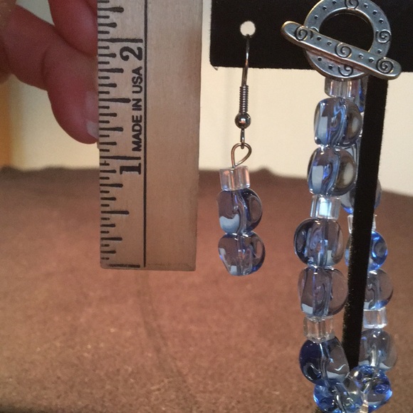 NWOT Clear Blue Bead bracelet and Earrings - Picture 4 of 5